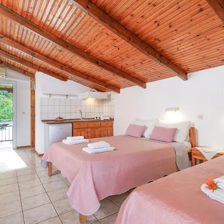 Niki * Κοίνυρα